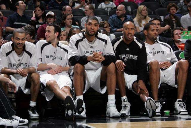 他及时击打 他及时击打